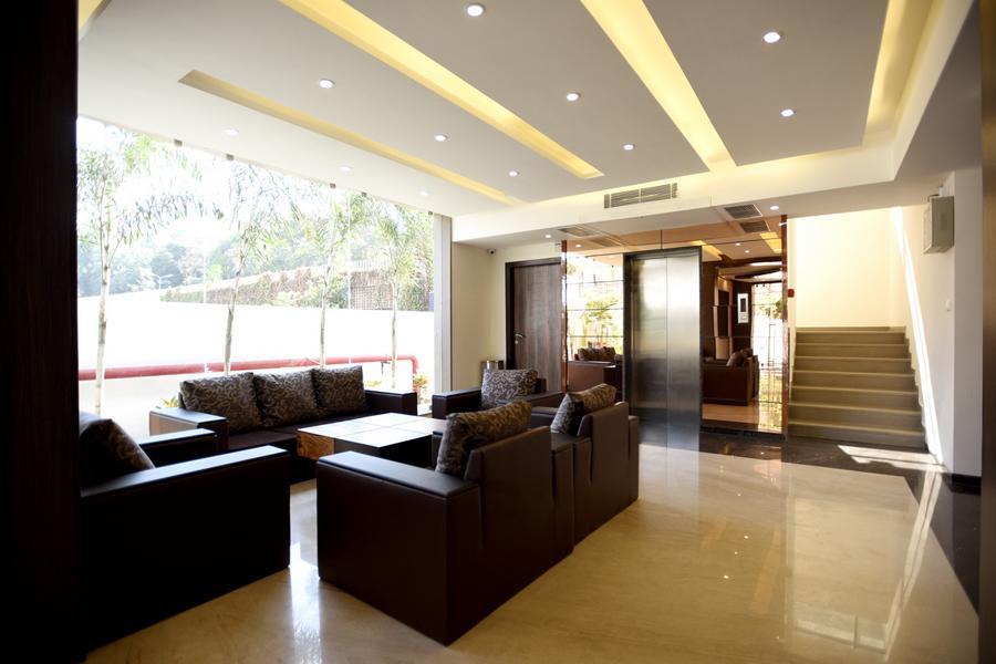 โรงแรมสัจ รีเจนซี อานันด์ ภายนอก รูปภาพ